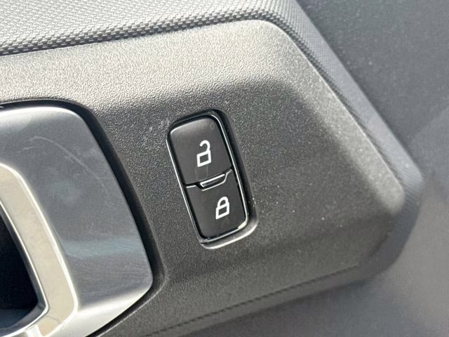 2026 Oxford White Ford Bronco Base 4X4 SUV