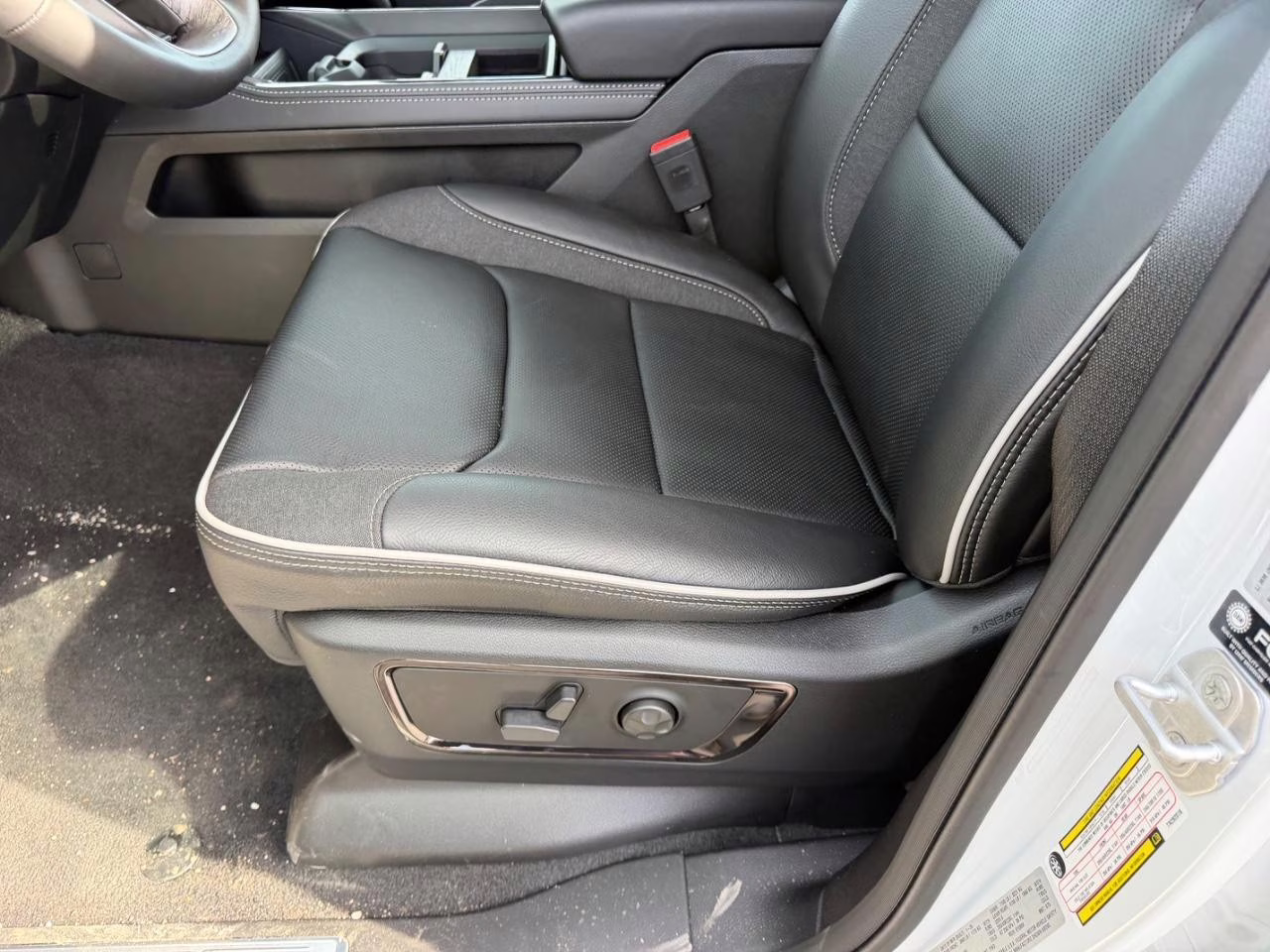 2026 Ivory White Tri-Coat Pearlcoat Ram 1500 Limited 4X4 Truck