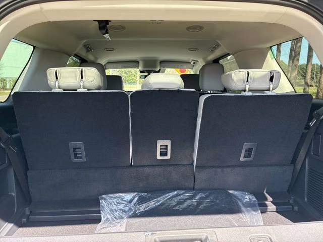 2026 White Metallic Ford Expedition Active RWD SUV