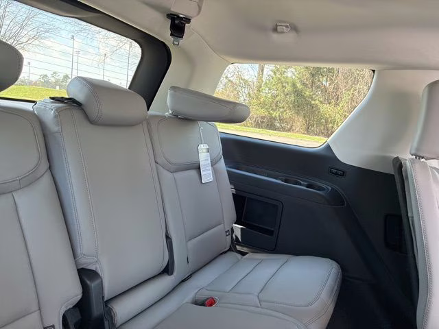 2026 White Metallic Ford Expedition Active RWD SUV