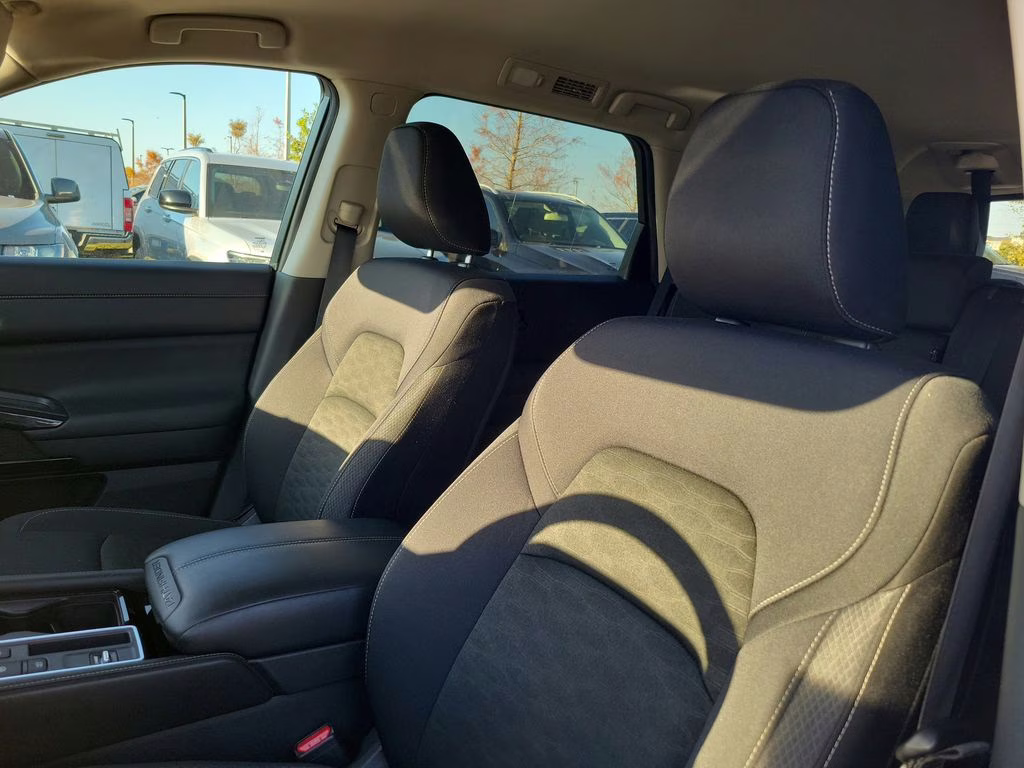 2025 Glacier White Nissan Pathfinder SV FWD SUV