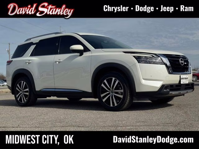 2023 Pearl White Tricoat Nissan Pathfinder Platinum 4X4 SUV