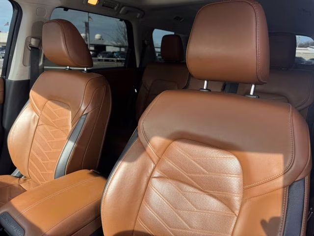 2023 Pearl White Tricoat Nissan Pathfinder Platinum 4X4 SUV