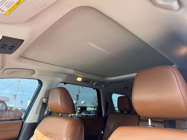 2023 Pearl White Tricoat Nissan Pathfinder Platinum 4X4 SUV