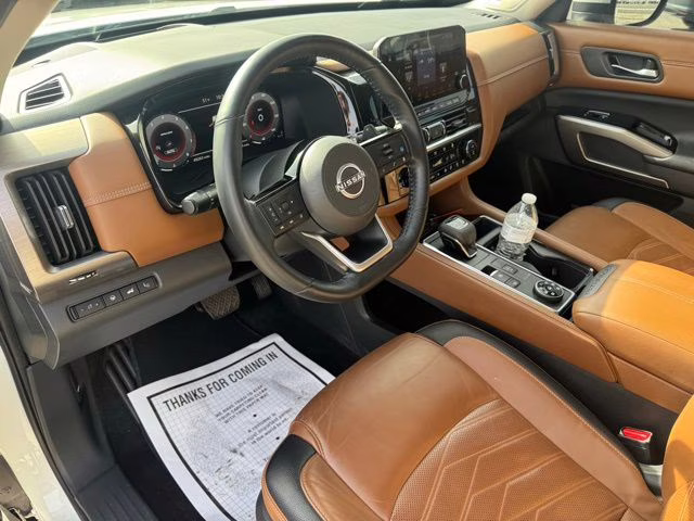 2023 Pearl White Tricoat Nissan Pathfinder Platinum 4X4 SUV