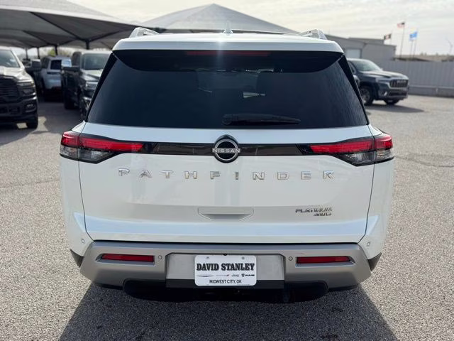 2023 Pearl White Tricoat Nissan Pathfinder Platinum 4X4 SUV