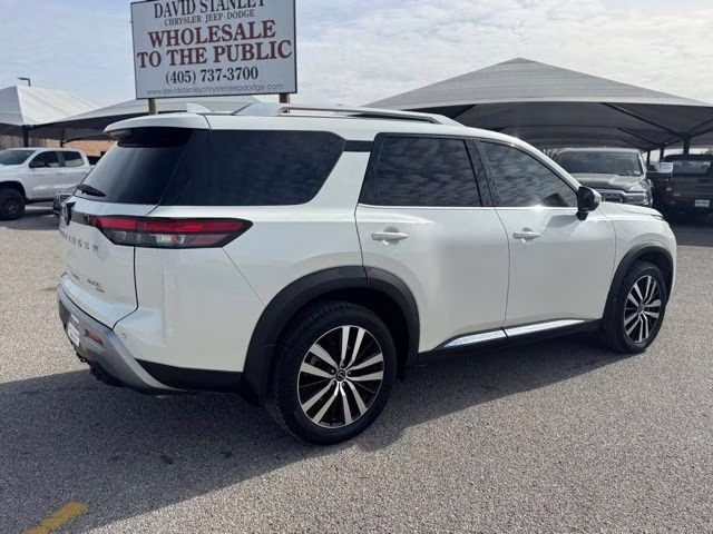 2023 Pearl White Tricoat Nissan Pathfinder Platinum 4X4 SUV