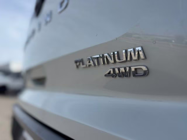 2023 Pearl White Tricoat Nissan Pathfinder Platinum 4X4 SUV