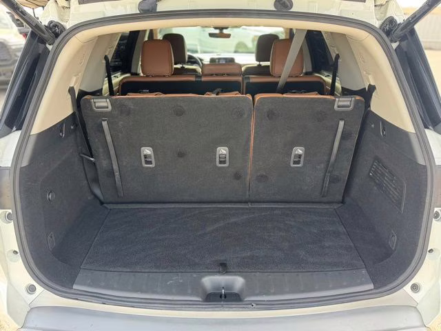 2023 Pearl White Tricoat Nissan Pathfinder Platinum 4X4 SUV