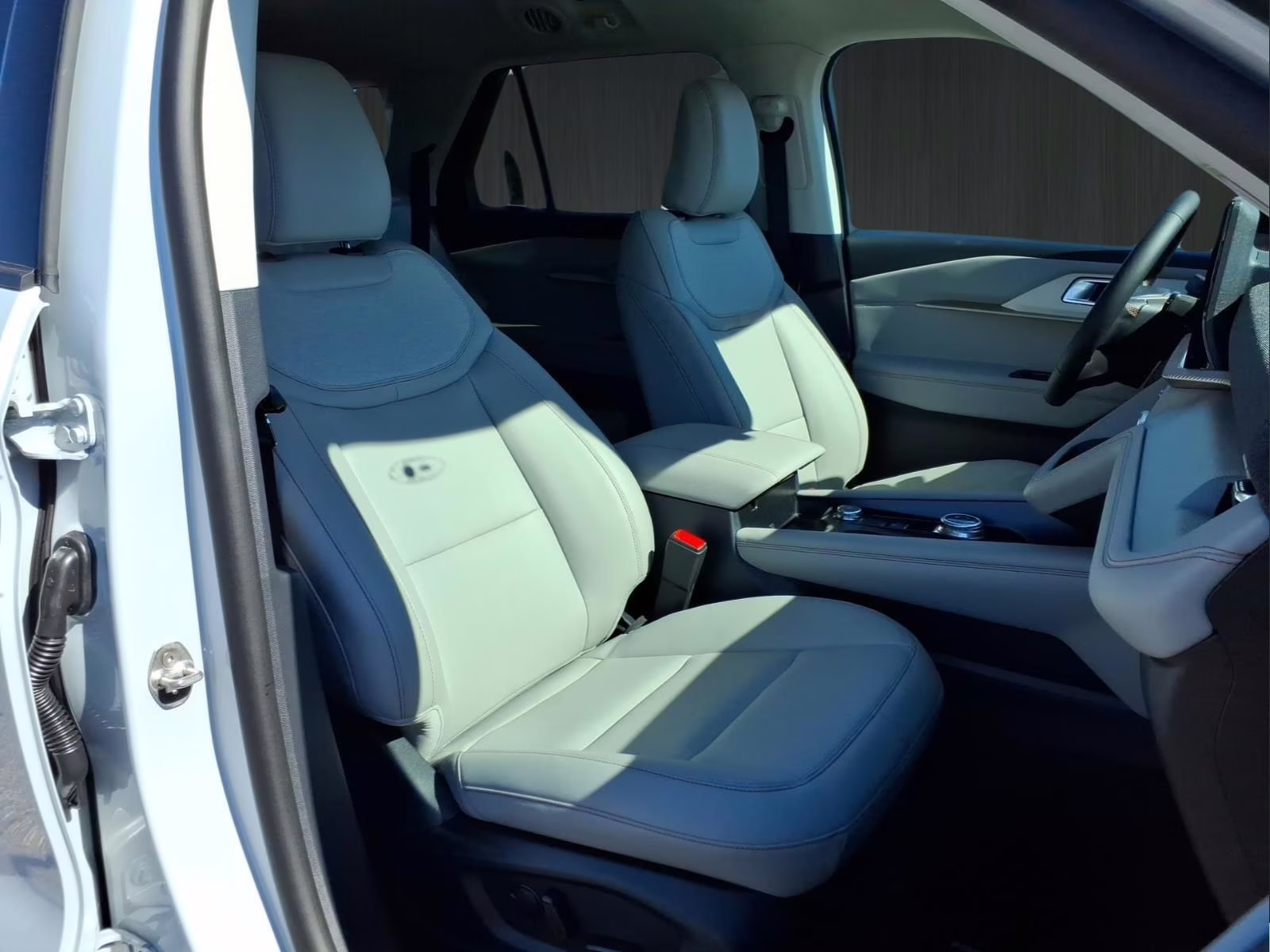 2026 White Metallic Ford Explorer Active RWD SUV