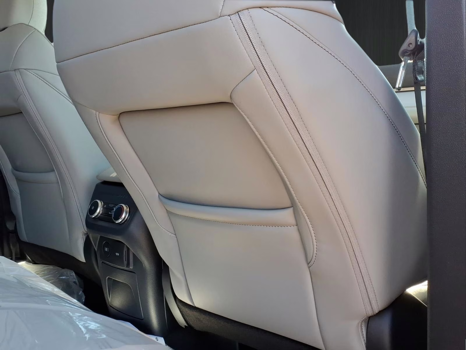 2026 White Metallic Ford Explorer Active RWD SUV