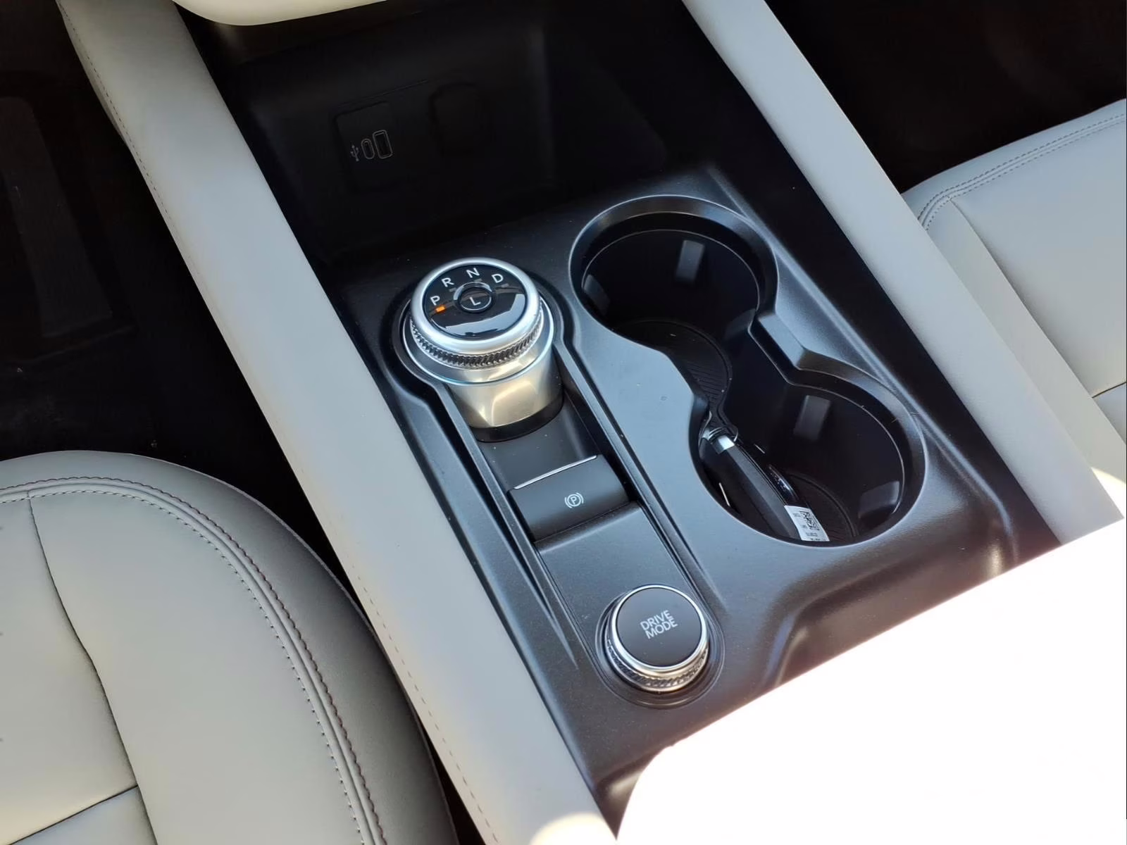 2026 White Metallic Ford Explorer Active RWD SUV