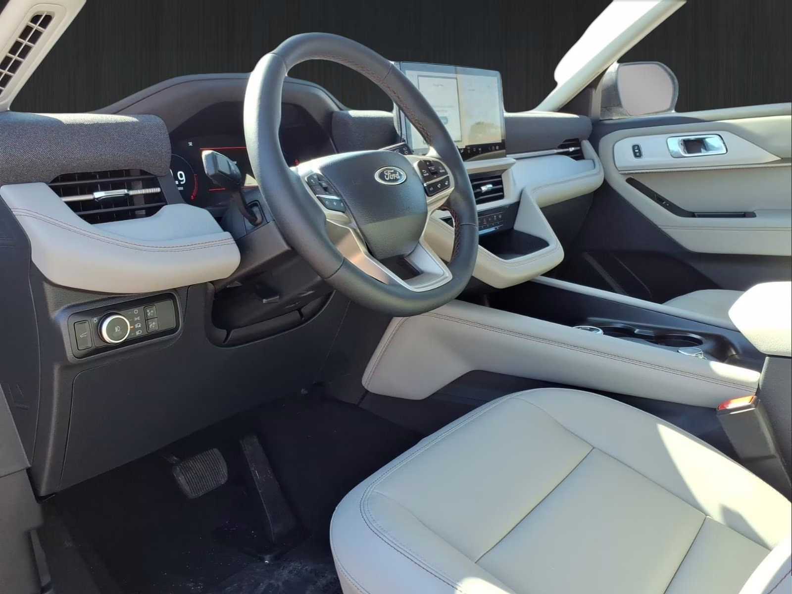 2026 White Metallic Ford Explorer Active RWD SUV