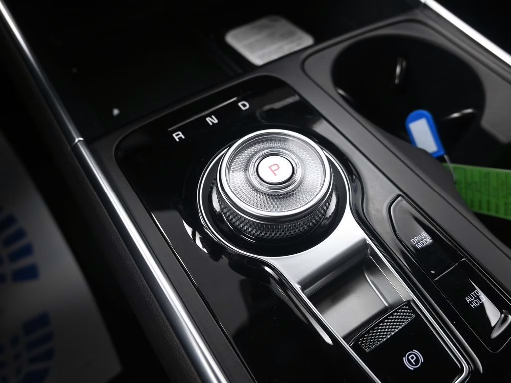 2026 Ceramic Silver Kia Carnival Hybrid SX Prestige FWD Van