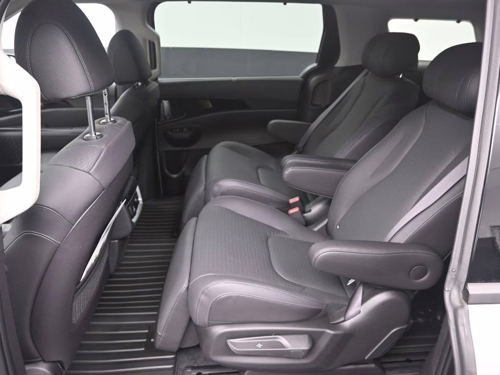 2026 Ceramic Silver Kia Carnival Hybrid SX Prestige FWD Van