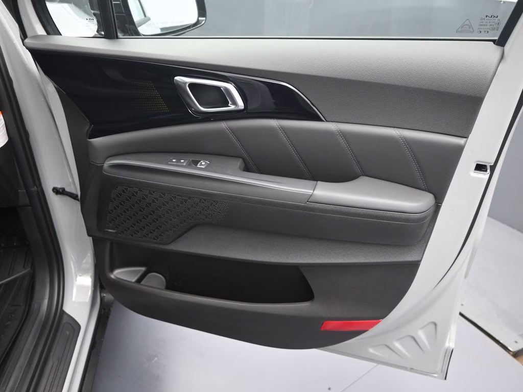 2026 Ceramic Silver Kia Carnival Hybrid SX Prestige FWD Van