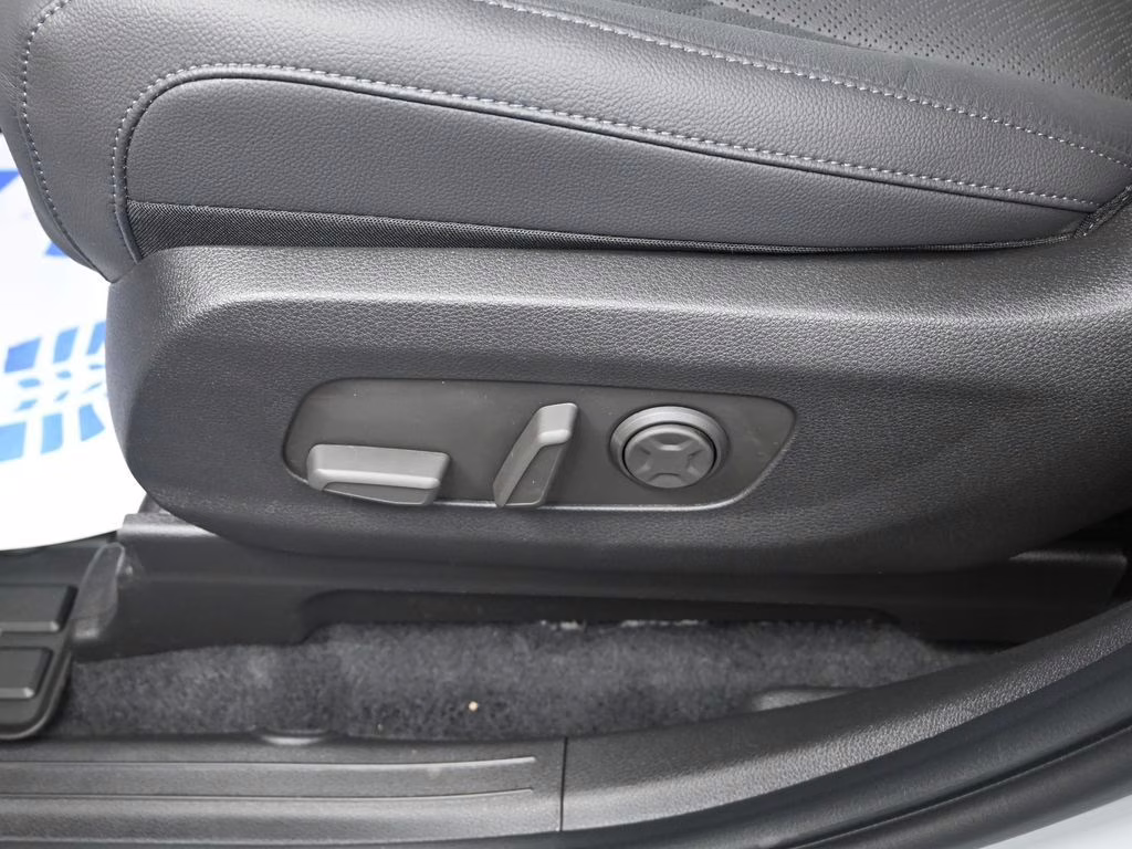 2026 Ceramic Silver Kia Carnival Hybrid SX Prestige FWD Van