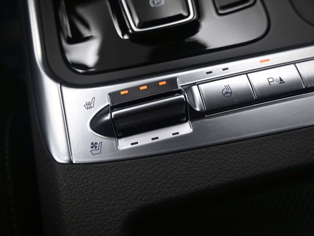 2026 Ceramic Silver Kia Carnival Hybrid SX Prestige FWD Van