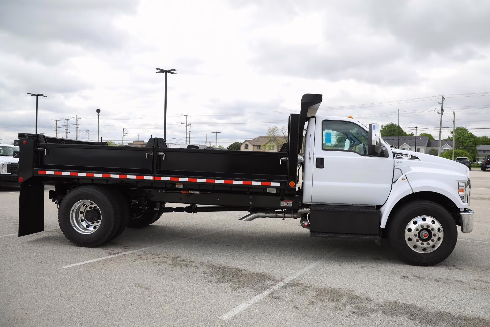 2027 Oxford White Ford F-750 Straight Frame Base RWD Truck