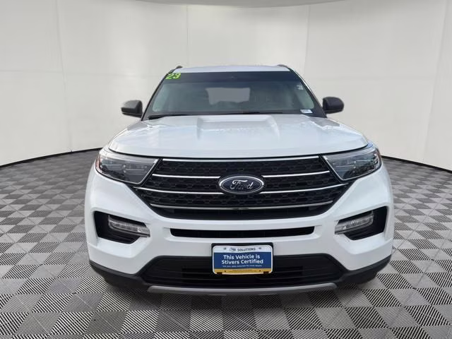 2023 White Metallic Ford Explorer XLT 4X4 SUV