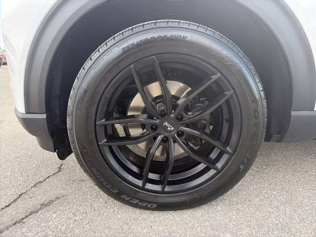 2023 White Metallic Ford Explorer XLT 4X4 SUV