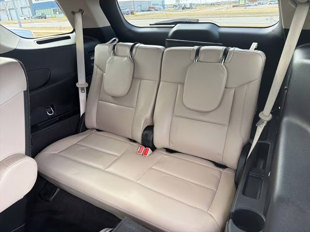 2023 White Metallic Ford Explorer XLT 4X4 SUV