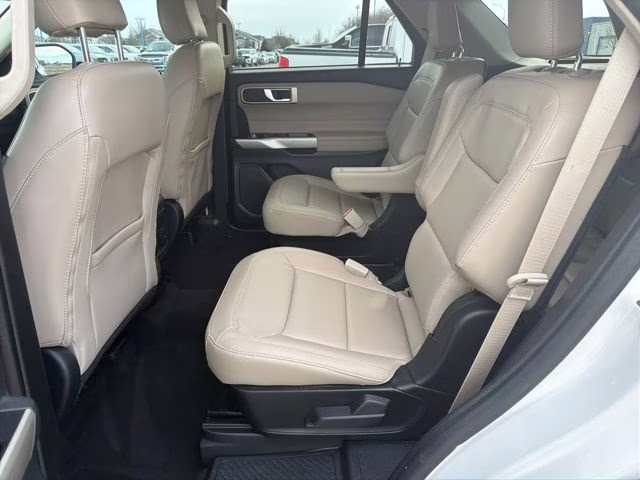 2023 White Metallic Ford Explorer XLT 4X4 SUV