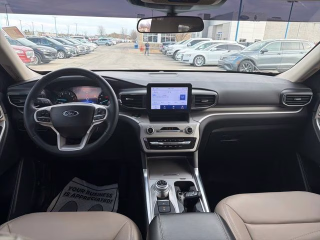 2023 White Metallic Ford Explorer XLT 4X4 SUV