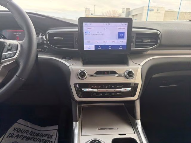 2023 White Metallic Ford Explorer XLT 4X4 SUV