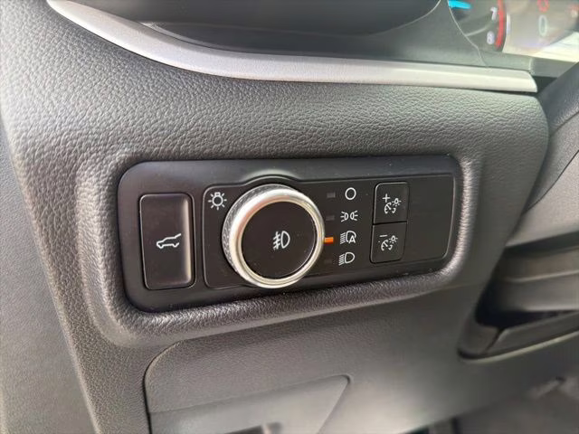 2023 White Metallic Ford Explorer XLT 4X4 SUV