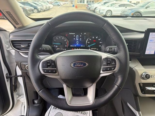 2023 White Metallic Ford Explorer XLT 4X4 SUV