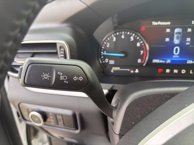 2023 White Metallic Ford Explorer XLT 4X4 SUV