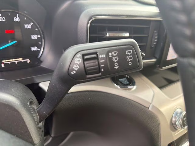 2023 White Metallic Ford Explorer XLT 4X4 SUV