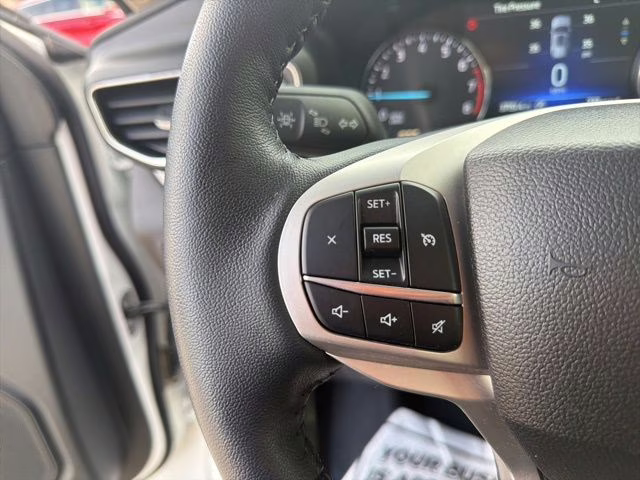 2023 White Metallic Ford Explorer XLT 4X4 SUV