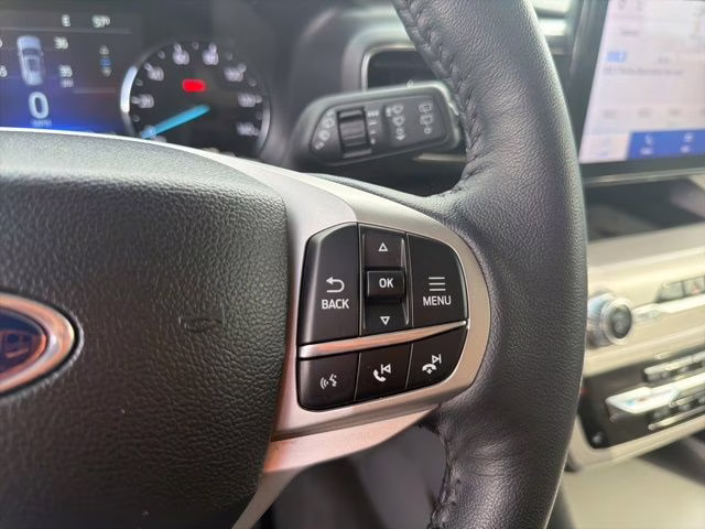 2023 White Metallic Ford Explorer XLT 4X4 SUV