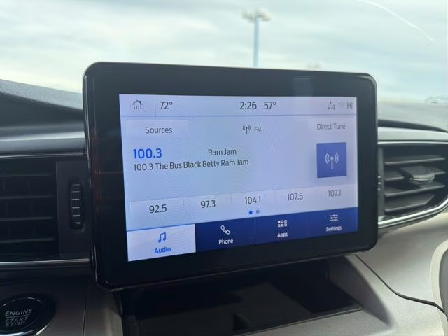 2023 White Metallic Ford Explorer XLT 4X4 SUV