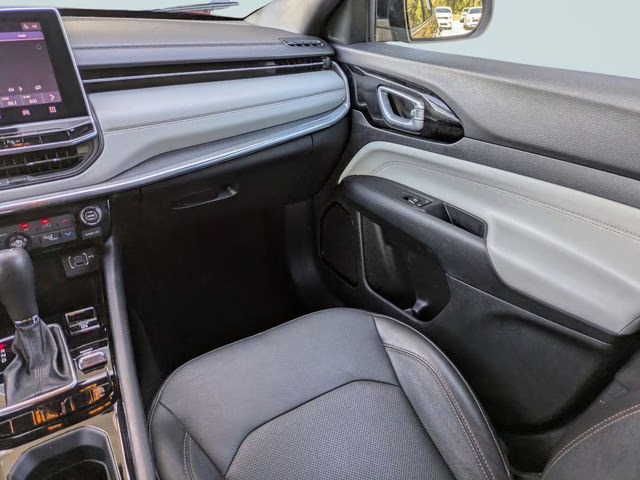 2023 Redline Pearlcoat Jeep Compass Limited 4X4 SUV