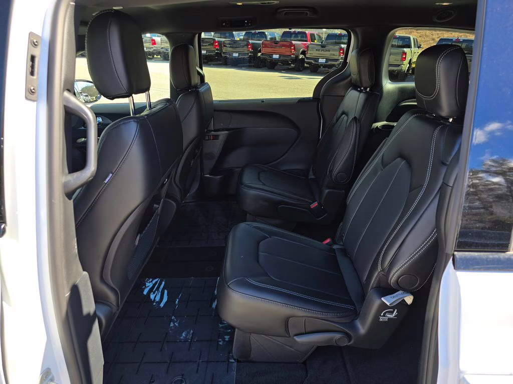 2026 Bright White Clearcoat Chrysler Pacifica Select FWD Van