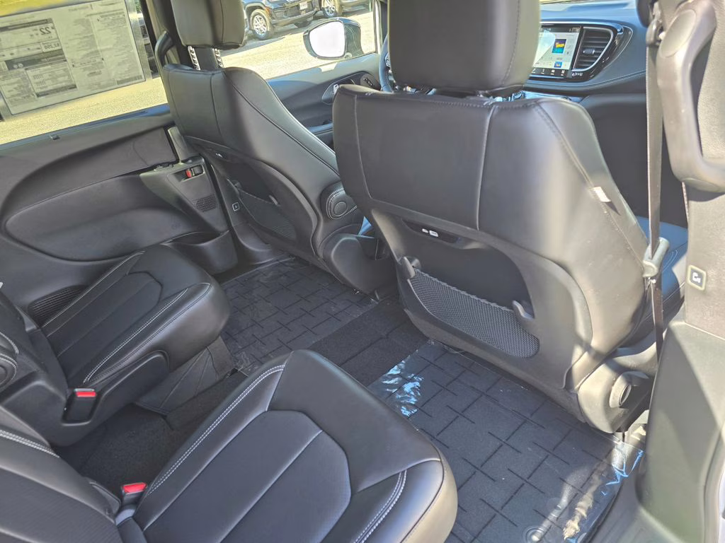 2026 Bright White Clearcoat Chrysler Pacifica Select FWD Van