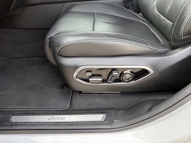 2023 Silver Zynith Jeep Grand Cherokee 4xe Overland 4X4 SUV