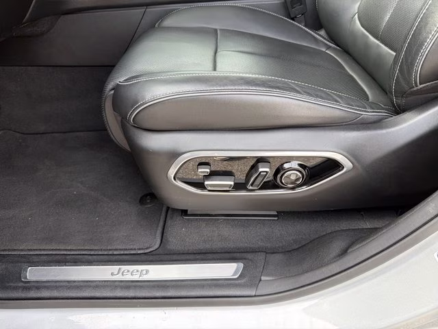 2023 Silver Zynith Jeep Grand Cherokee 4xe Overland 4X4 SUV