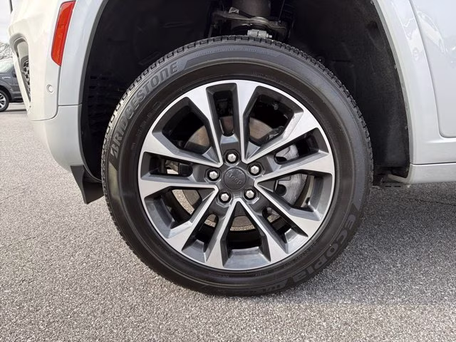 2023 Silver Zynith Jeep Grand Cherokee 4xe Overland 4X4 SUV