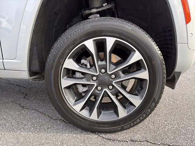 2023 Silver Zynith Jeep Grand Cherokee 4xe Overland 4X4 SUV