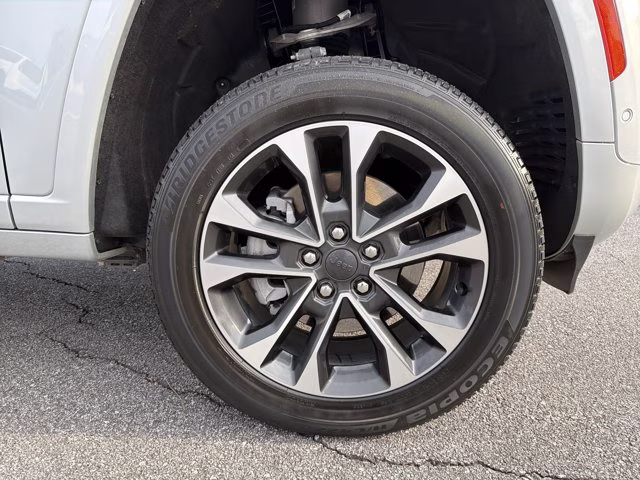 2023 Silver Zynith Jeep Grand Cherokee 4xe Overland 4X4 SUV