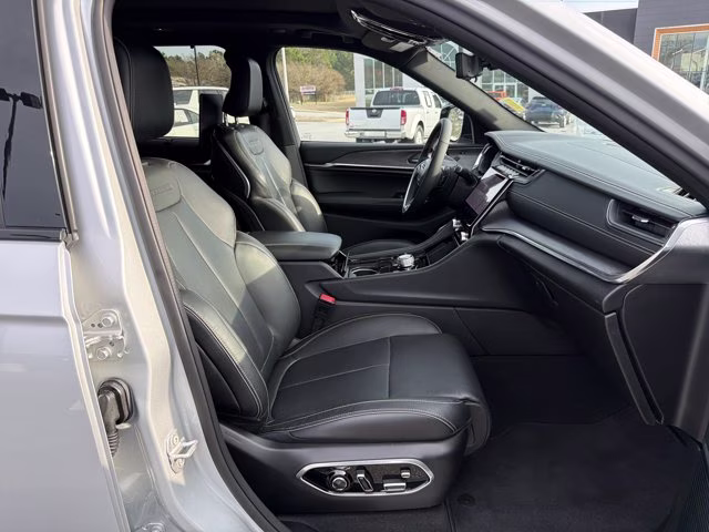 2023 Silver Zynith Jeep Grand Cherokee 4xe Overland 4X4 SUV