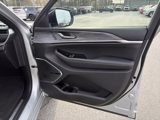 2023 Silver Zynith Jeep Grand Cherokee 4xe Overland 4X4 SUV