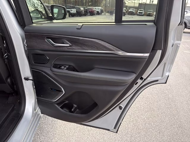 2023 Silver Zynith Jeep Grand Cherokee 4xe Overland 4X4 SUV