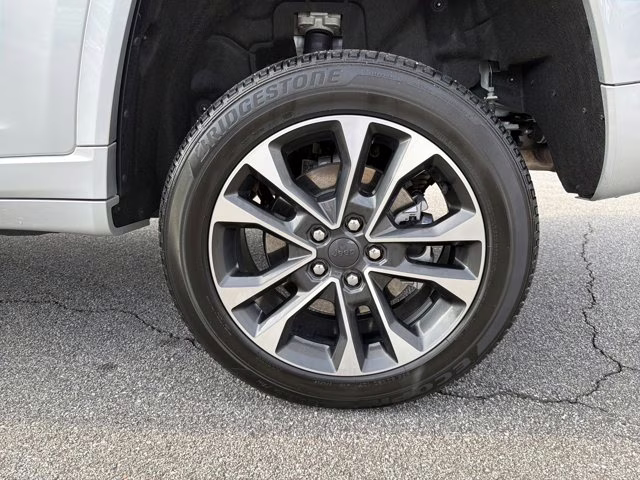 2023 Silver Zynith Jeep Grand Cherokee 4xe Overland 4X4 SUV