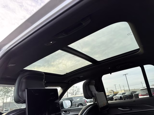 2023 Silver Zynith Jeep Grand Cherokee 4xe Overland 4X4 SUV