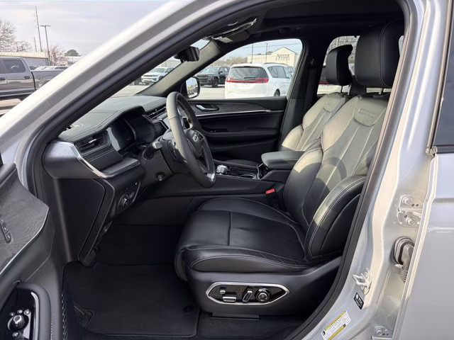 2023 Silver Zynith Jeep Grand Cherokee 4xe Overland 4X4 SUV